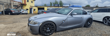 BMW Z4 E86 3.0si (2007) got into an accident and damaged the bumper