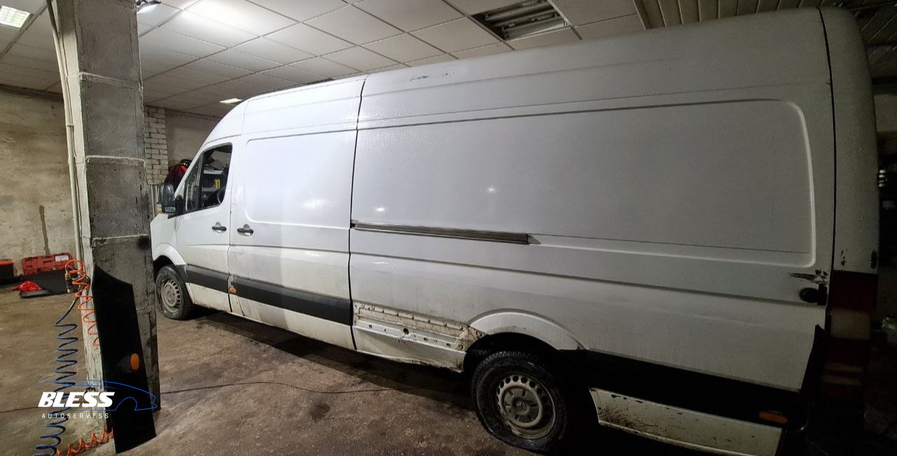 Mercedes-Benz Sprinter 2.2D, 2013 год, имеет поврежденный задний порог